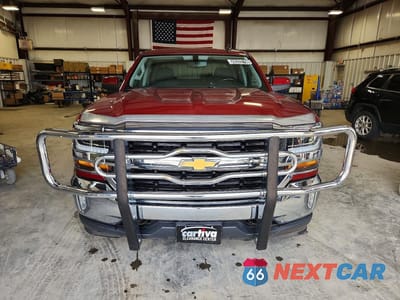 Piąte zdjęcie samochodu w środku: 2018 CHEV SILVERADO K1500 LT VIN:3GCUKREC8JG359872 - miniatura
