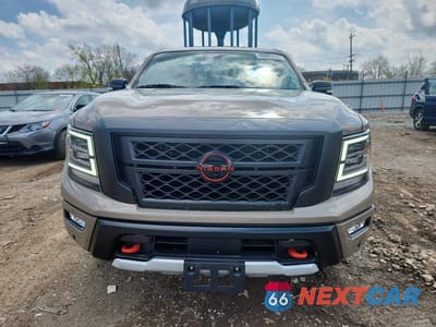 Piąte zdjęcie samochodu w środku: 2024 NISSAN TITAN PRO-4X VIN:1N6AA1ED4RN111280 - miniatura