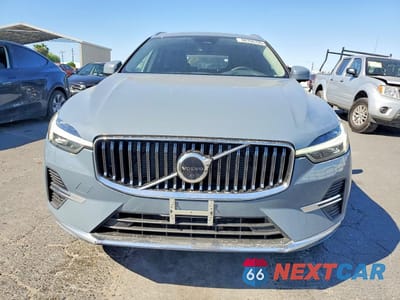 Piąte zdjęcie samochodu w środku: 2023 VOLVO XC60 PLUS VIN:YV4L12DN3P1254900 - miniatura