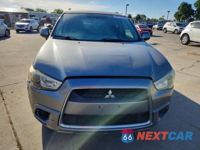 Piąte zdjęcie samochodu w środku: 2011 MITSUBISHI OUTLANDER SPORT ES VIN:JA4AP3AU3BZ010338 - miniatura