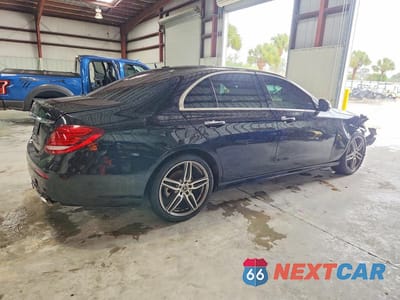 Trzecie zdjęcie samochodu z tyłu: 2019 MERCEDES-BENZ E 300 VIN:WDDZF4JB9KA682893 - miniatura