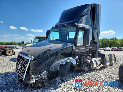 Drugie zdjęcie samochodu z przodu: 2025 VOLVO VNL SEMI TRUCK VIN:4V4NC9EH2SN682731 - miniatura