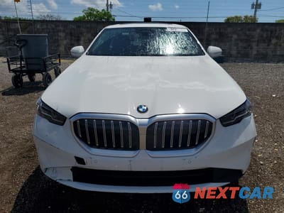 Piąte zdjęcie samochodu w środku: 2026 BMW 530 I VIN:WBA43FJ06TCW26775 - miniatura