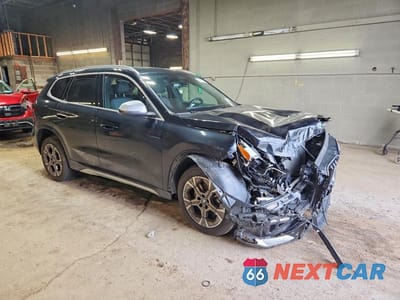 Czwarte zdjęcie samochodu z boku: 2024 BMW X1 XDRIVE28I VIN:WBX73EF07R5Z33875 - miniatura