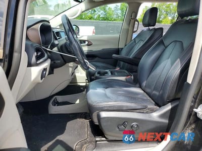 Zdjęcie 7 z 13 samochodu: 2019 CHRYSLER PACIFICA TOURING L VIN:2C4RC1BG6KR680803 - miniatura