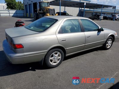 Trzecie zdjęcie samochodu z tyłu: 1998 TOYOTA CAMRY XLE VIN:JT2BG28K1W0111177 - miniatura