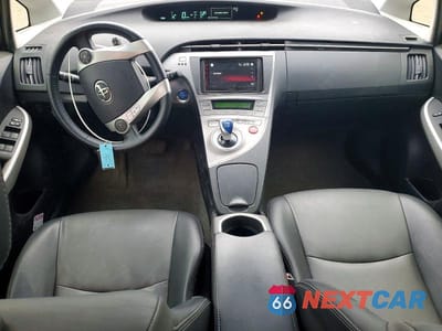 Zdjęcie 8 z 12 samochodu: 2014 TOYOTA PRIUS FIVE VIN:JTDKN3DU6E0371633 - miniatura