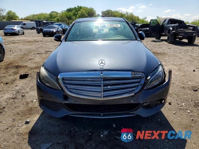Piąte zdjęcie samochodu w środku: 2015 MERCEDES-BENZ C 300 4MATIC VIN:55SWF4KB8FU024831 - miniatura