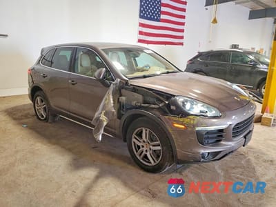 Czwarte zdjęcie samochodu z boku: 2016 PORSCHE CAYENNE VIN:WP1AA2A20GLA11259 - miniatura