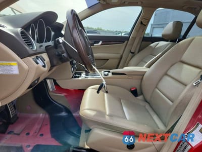 Zdjęcie 7 z 12 samochodu: 2014 MERCEDES-BENZ C 250 VIN:WDDGF4HB1EA945136 - miniatura