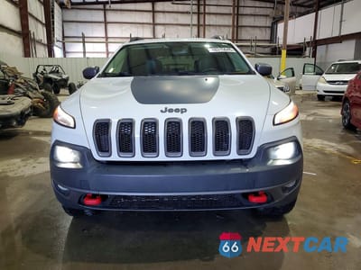 Piąte zdjęcie samochodu w środku: 2017 JEEP CHEROKEE TRAILHAWK VIN:1C4PJMBSXHW611826 - miniatura