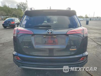 Zdjęcie 6 z 13 samochodu: 2018 TOYOTA RAV4 XLE VIN:JTMWFREV7JJ188349 - miniatura