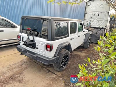 Czwarte zdjęcie samochodu z boku: 2020 JEEP WRANGLER UNLIMITED SPORT VIN:1C4HJXDMXLW347620 - miniatura