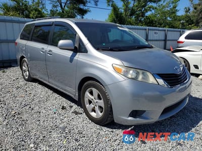 Czwarte zdjęcie samochodu z boku: 2016 TOYOTA SIENNA LE VIN:5TDKK3DC7GS756957 - miniatura