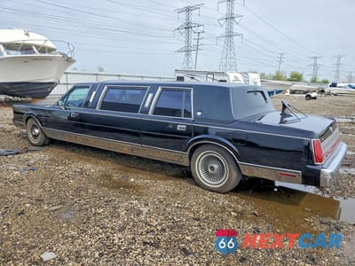 Drugie zdjęcie samochodu z przodu: 1989 LINCOLN TOWN CAR VIN:1LNBM81F7KY658963 - miniatura