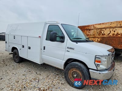 Czwarte zdjęcie samochodu z boku: 2014 FORD ECONOLINE E350 SUPER DUTY CUTAWAY VAN VIN:1FDWE3FL9EDA91182 - miniatura