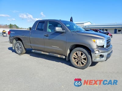 Czwarte zdjęcie samochodu z boku: 2010 TOYOTA TUNDRA DOUBLE CAB SR5 VIN:5TFUM5F19AX015320 - miniatura