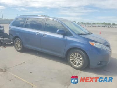 Czwarte zdjęcie samochodu z boku: 2016 TOYOTA SIENNA XLE 8-PASSENGER VIN:5TDYK3DC9GS760163 - miniatura
