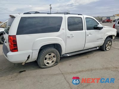 Trzecie zdjęcie samochodu z tyłu: 2014 CHEVROLET SUBURBAN K1500 LT VIN:1GNSKJE74ER179782 - miniatura