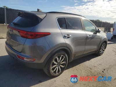 Trzecie zdjęcie samochodu z tyłu: 2018 KIA SPORTAGE EX VIN:KNDPN3AC7J7421314 - miniatura