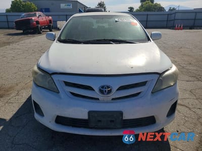 Piąte zdjęcie samochodu w środku: 2011 TOYOTA COROLLA LE VIN:2T1BU4EE0BC566936 - miniatura