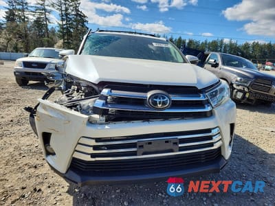Piąte zdjęcie samochodu w środku: 2018 TOYOTA HIGHLANDER LIMITED VIN:5TDDZRFH7JS879097 - miniatura