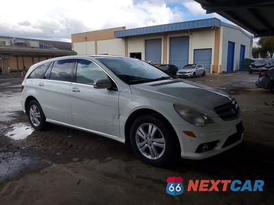 Czwarte zdjęcie samochodu z boku: 2008 MERCEDES-BENZ R350 VIN:4JGCB56E68A084348 - miniatura