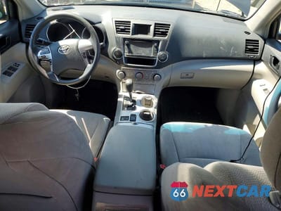 Zdjęcie 8 z 12 samochodu: 2013 TOYOTA HIGHLANDER BASE VIN:5TDBK3EH1DS202674 - miniatura