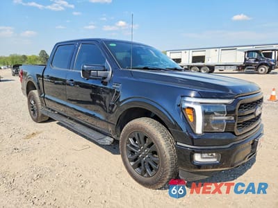 Czwarte zdjęcie samochodu z boku: 2024 FORD F150 LARIAT VIN:1FTFW5L89RFA60036 - miniatura