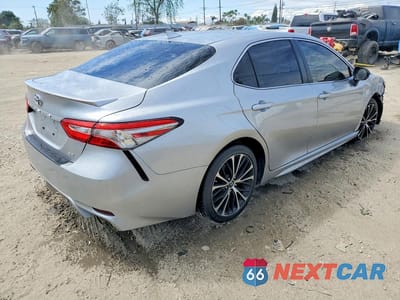 Trzecie zdjęcie samochodu z tyłu: 2019 TOYOTA CAMRY SE VIN:4T1B11HK6KU681385 - miniatura