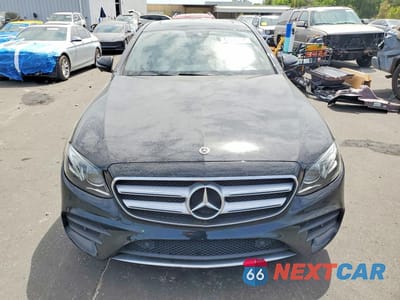 Piąte zdjęcie samochodu w środku: 2019 MERCEDES-BENZ E 300 VIN:WDDZF4JBXKA662927 - miniatura