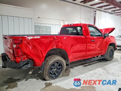 Trzecie zdjęcie samochodu z tyłu: 2025 CHEVROLET SILVERADO K1500 VIN:3GCNKAED6SG225653 - miniatura