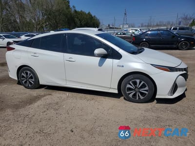 Czwarte zdjęcie samochodu z boku: 2018 TOYOTA PRIUS PRIME PLUS VIN:JTDKARFP8J3101124 - miniatura