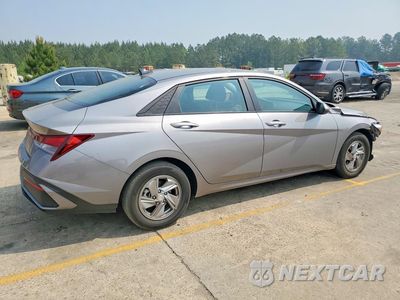 Trzecie zdjęcie samochodu z tyłu: 2024 HYUNDAI ELANTRA SE VIN:KMHLL4DG6RU743914 - miniatura