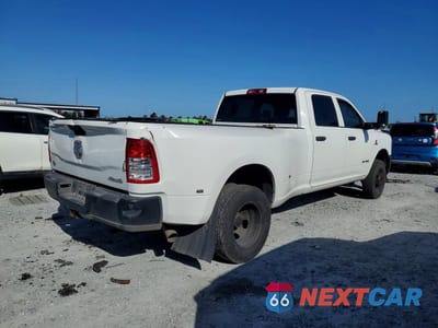 Trzecie zdjęcie samochodu z tyłu: 2022 RAM 3500 TRADESMAN VIN:3C63RRGL7NG359170 - miniatura