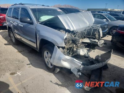 Czwarte zdjęcie samochodu z boku: 2009 JEEP GRAND CHEROKEE LAREDO VIN:1J8GR48K39C508369 - miniatura