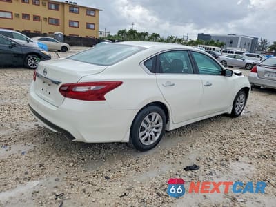 Trzecie zdjęcie samochodu z tyłu: 2018 NISSAN ALTIMA 2.5 S VIN:1N4AL3AP3JC140235 - miniatura