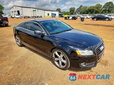 Czwarte zdjęcie samochodu z boku: 2010 AUDI A5 PREMIUM PLUS VIN:WAUCKAFR3AA074833 - miniatura