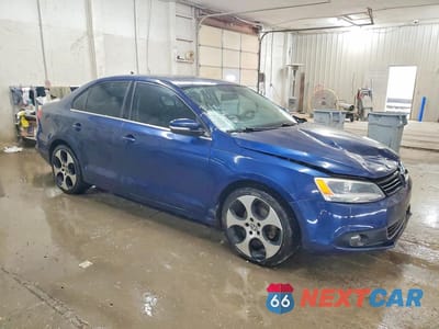 Czwarte zdjęcie samochodu z boku: 2011 VOLKSWAGEN JETTA SEL VIN:3VWGZ7AJ2BM101056 - miniatura