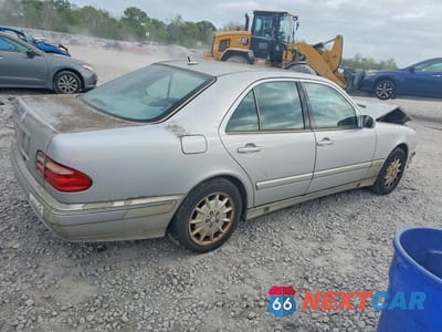 Trzecie zdjęcie samochodu z tyłu: 2001 MERCEDES-BENZ E 320 VIN:WDBJF65JX1B229507 - miniatura