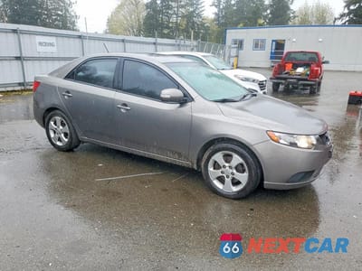 Czwarte zdjęcie samochodu z boku: 2010 KIA FORTE EX VIN:KNAFU4A26A5250768 - miniatura