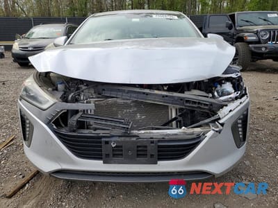 Piąte zdjęcie samochodu w środku: 2017 HYUNDAI IONIQ LIMITED VIN:KMHC85LC7HU049026 - miniatura