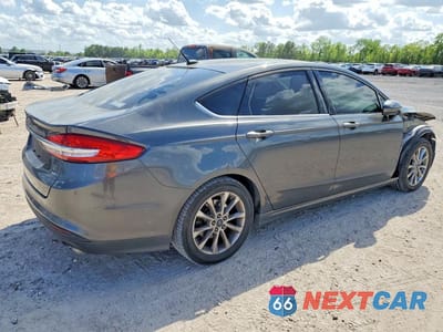 Trzecie zdjęcie samochodu z tyłu: 2017 FORD FUSION SE VIN:3FA6P0H78HR104826 - miniatura