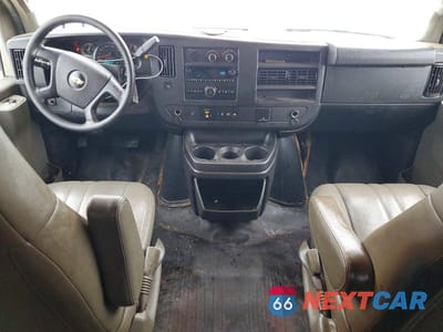 Zdjęcie 8 z 13 samochodu: 2019 CHEVROLET EXPRESS 2500 CARGO DELIVERY VAN VIN:1GCWGBFP8K1152532 - miniatura