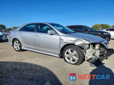 Czwarte zdjęcie samochodu z boku: 2010 TOYOTA CAMRY SE VIN:4T1BF3EK5AU051650 - miniatura