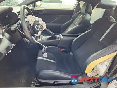 Zdjęcie 7 z 12 samochodu: 2024 TOYOTA GR 86 PREMIUM VIN:JF1ZNBE14R8750205 - miniatura