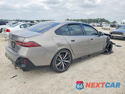 Trzecie zdjęcie samochodu z tyłu: 2026 BMW 530 I VIN:WBA43FJ06TCV41290 - miniatura