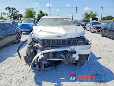 Piąte zdjęcie samochodu w środku: 2023 JEEP GRAND CHEROKEE L LAREDO VIN:1C4RJKAG0P8842070 - miniatura