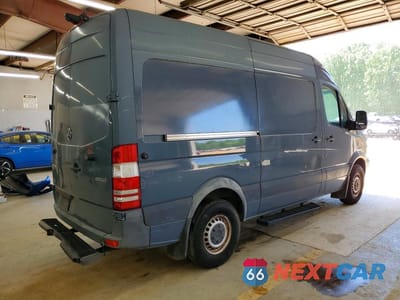 Trzecie zdjęcie samochodu z tyłu: 2018 MERCEDES BENZ SPRINTER 2500 DELIVERY VAN VIN:WD3PE7CD5JP622748 - miniatura