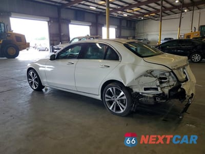 Drugie zdjęcie samochodu z przodu: 2015 MERCEDES-BENZ C 300 VIN:55SWF4JB7FU056168 - miniatura